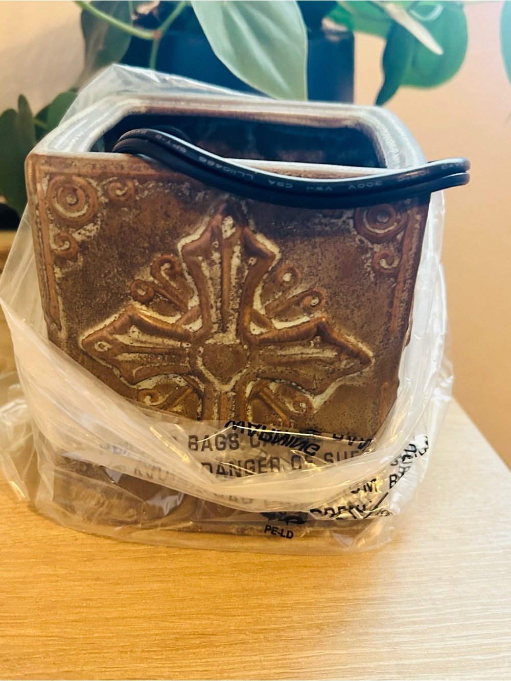 Scentsy Brand New, NEVER USED Charity olive green Celtic cross warmer.